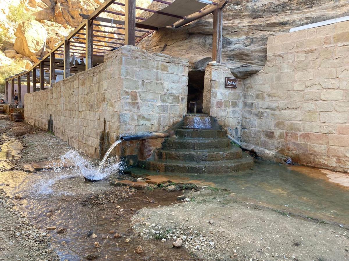 Afra Hot Springs Chalets At-Tafilah Eksteriør bilde
