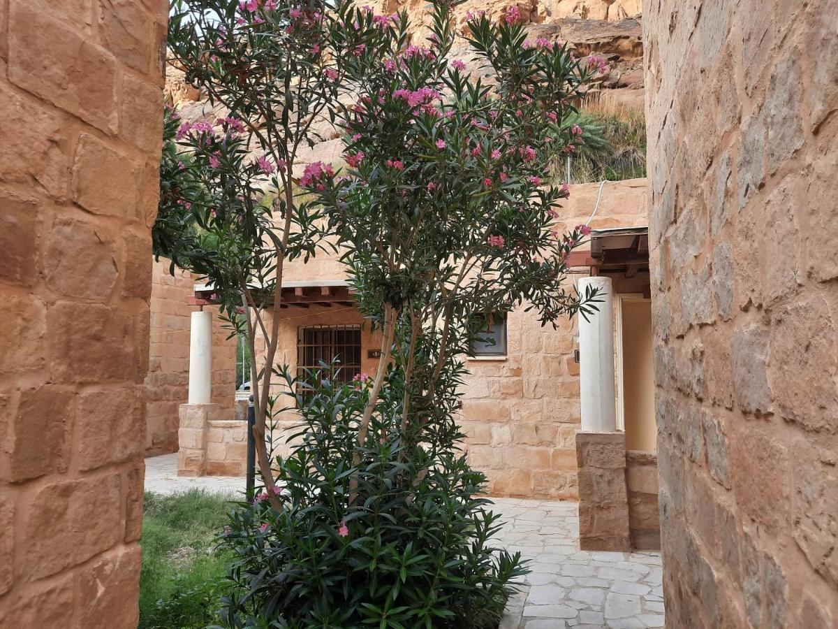 Afra Hot Springs Chalets At-Tafilah Eksteriør bilde